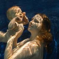 Alberich-Mathews-underwater-moms-17121