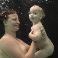 Alberich-Mathews-underwater-moms-80102