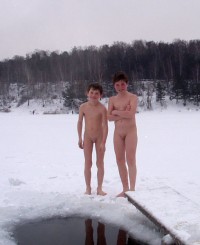 Winter Nudist Family-07