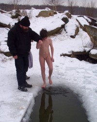 Winter Nudist Family-08