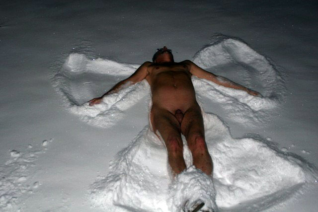 Naked Snow Angels (gallery) .